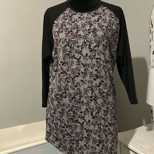 Lularoe Medium 3/4 top   E